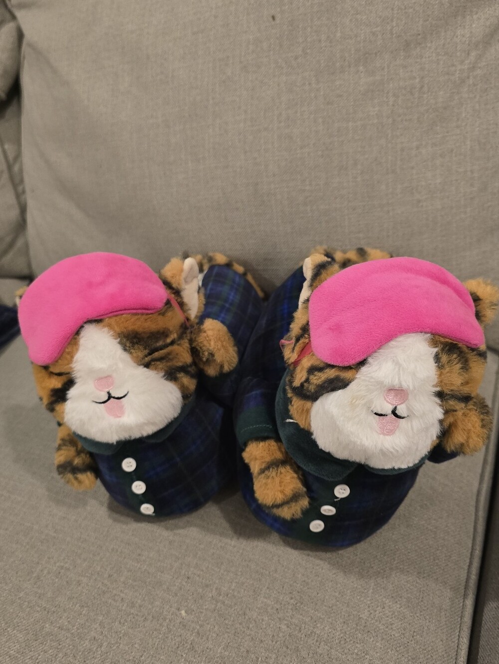 Aerie Critter Slippers in a tiger design  Size Medium 7/8